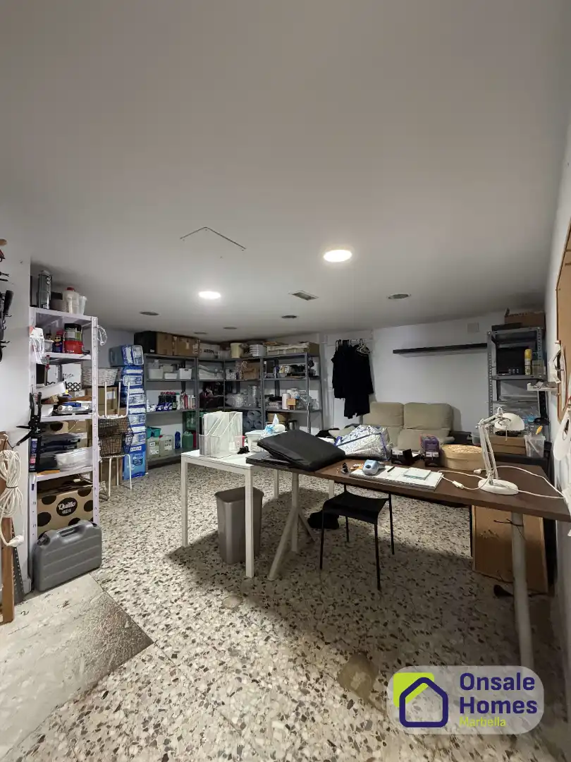 Commercial properties for transfer in Marbella  with Air Conditioner, Furnished and Alarm