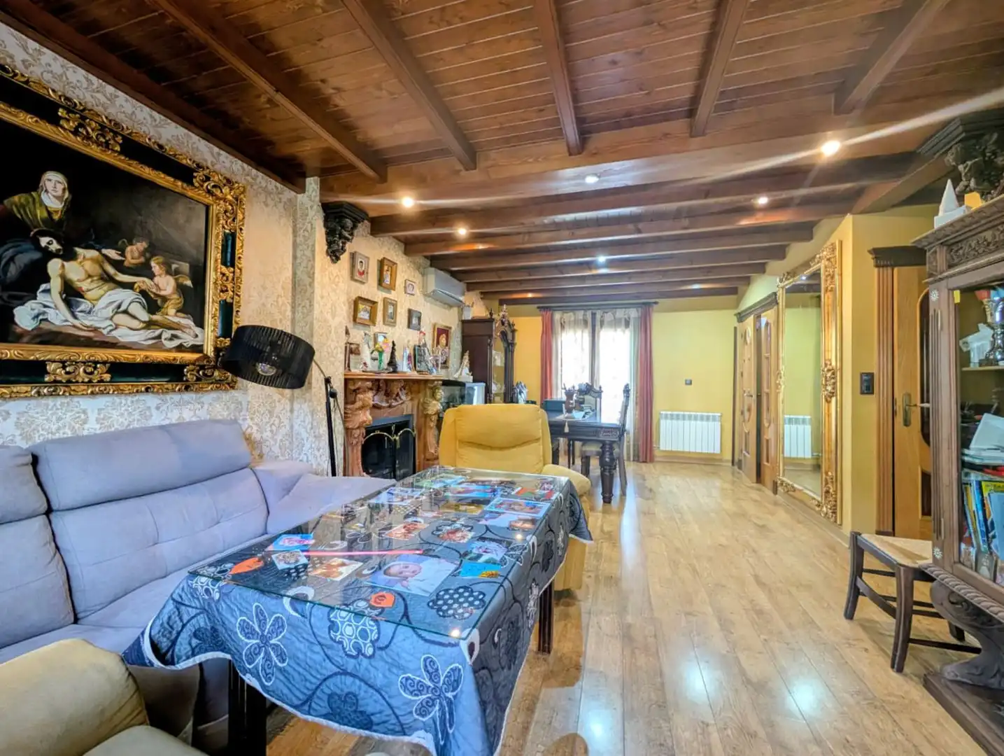 Sala d'estar de Casa o xalet en venda en Loja amb Calefacció i Jardí privat