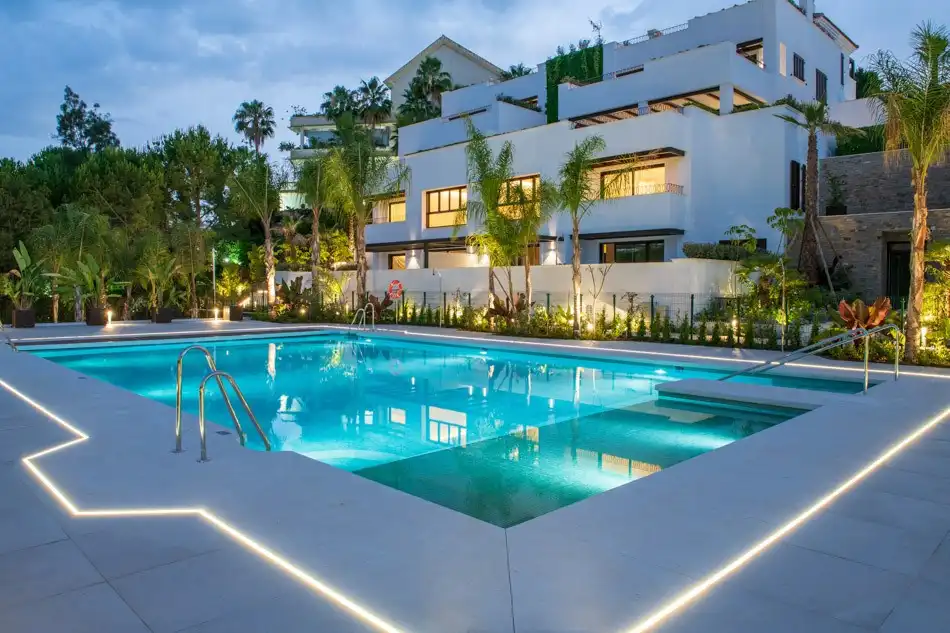Penthouse with pool for sale in Milla de Oro