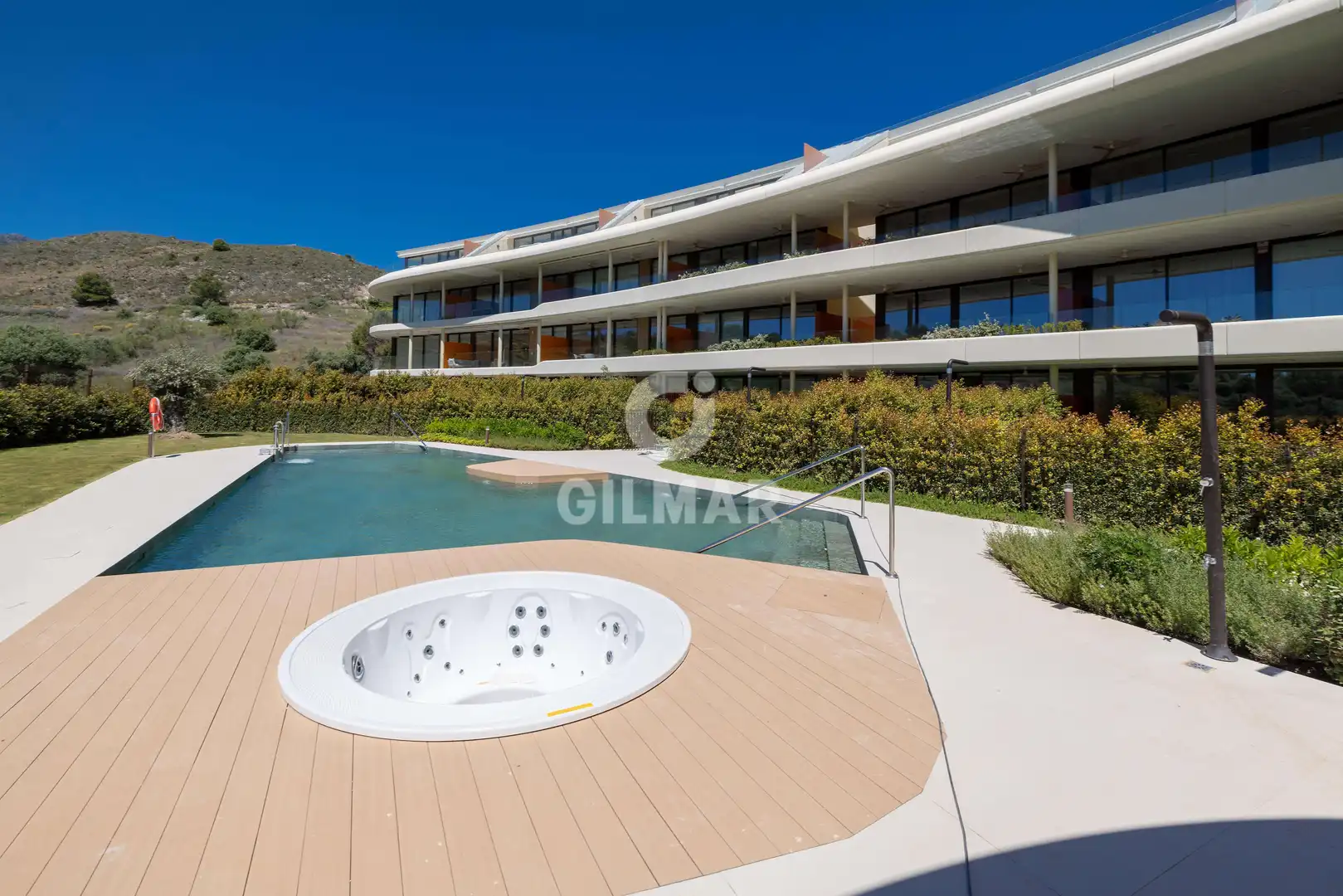 Vista exterior de Pis en venda en Fuengirola amb Calefacció, Jardí privat i Traster