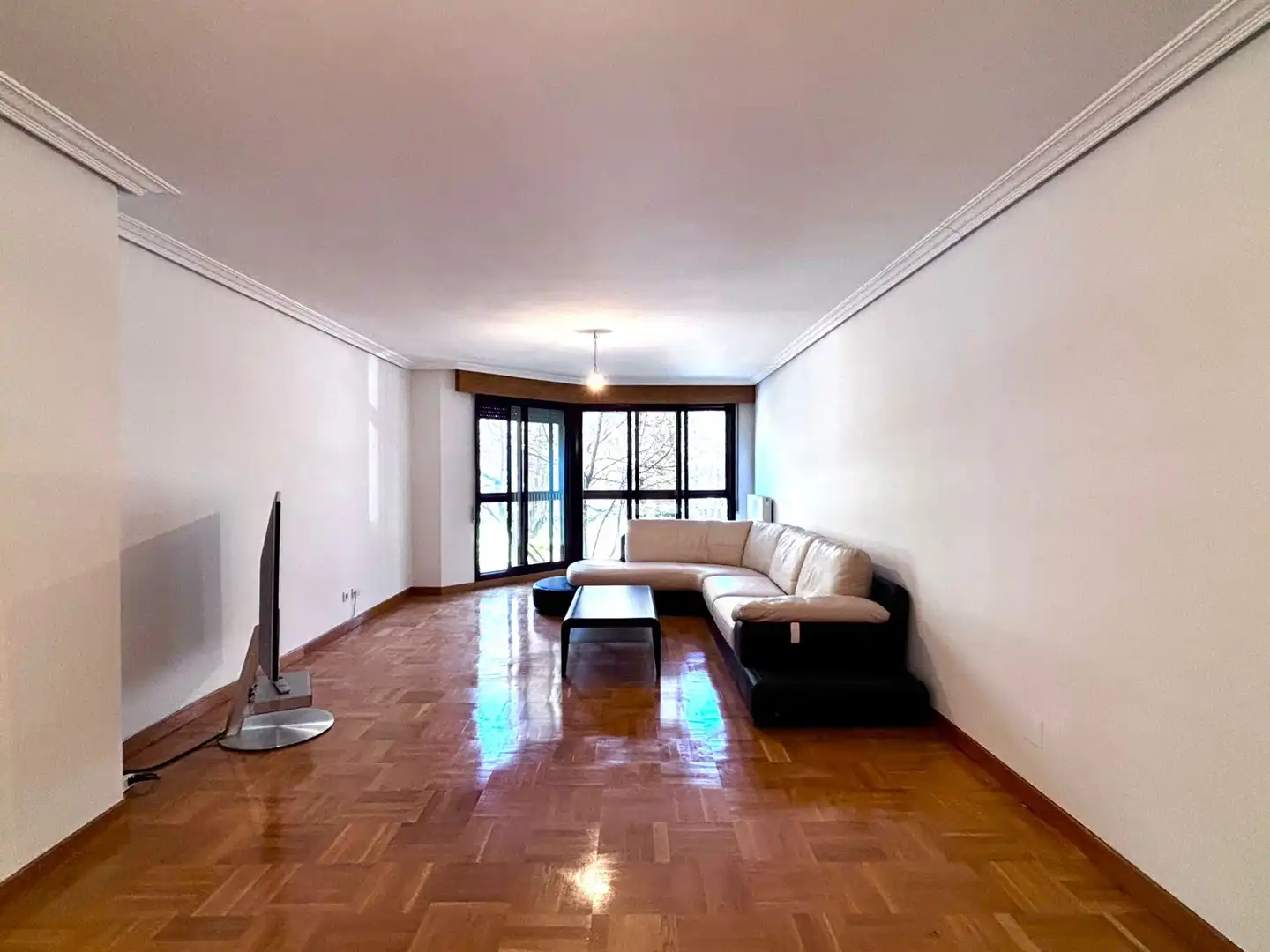 Living room of Flat for sale in Burgos Capital  with Heating and Storage room