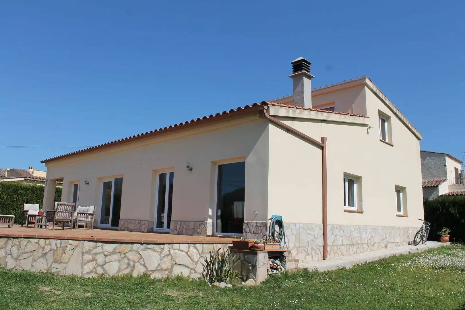 Vista exterior de Casa o chalet en venta en L'Estartit con Aire acondicionado, Calefacción y Jardín privado