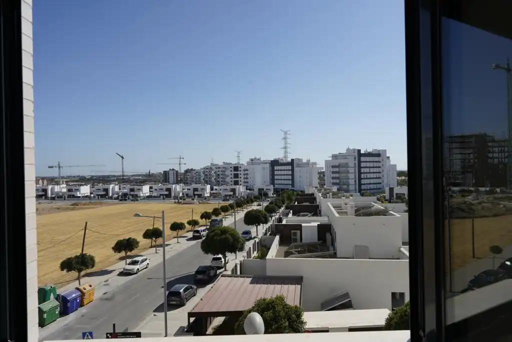 Piso con piscina en venta en Entrenúcleos