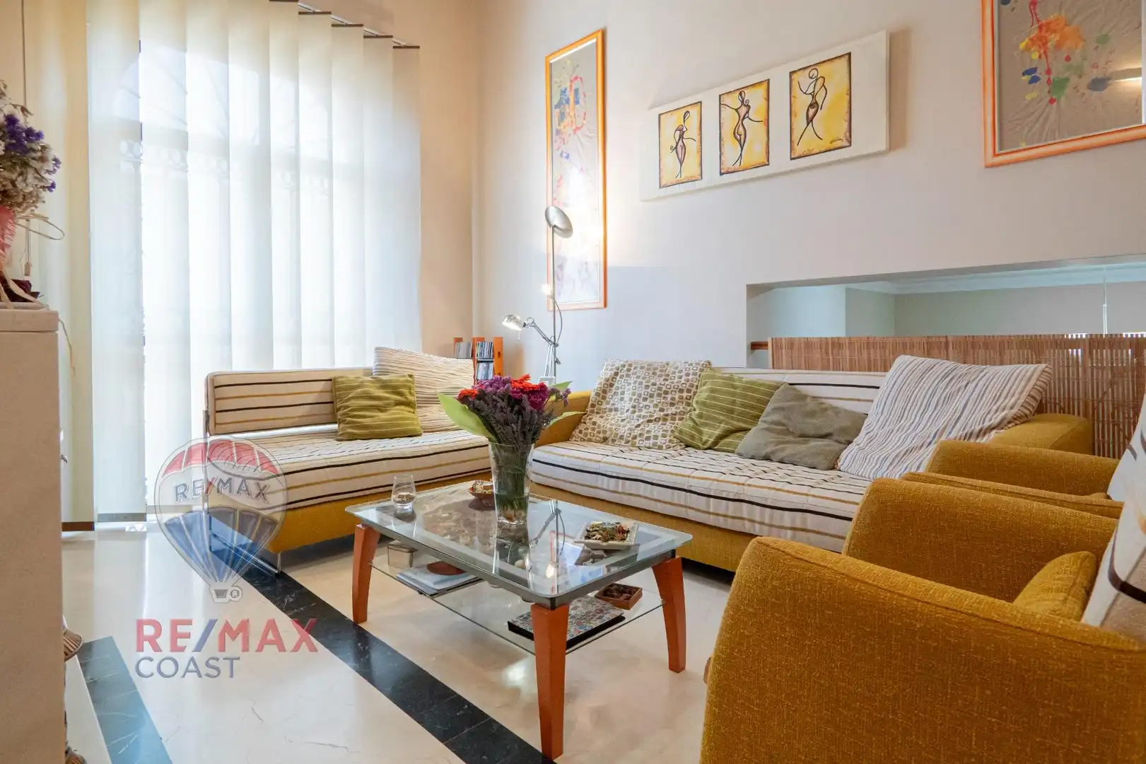 Sala d'estar de Casa o xalet en venda en Casabermeja amb Aire condicionat i Terrassa
