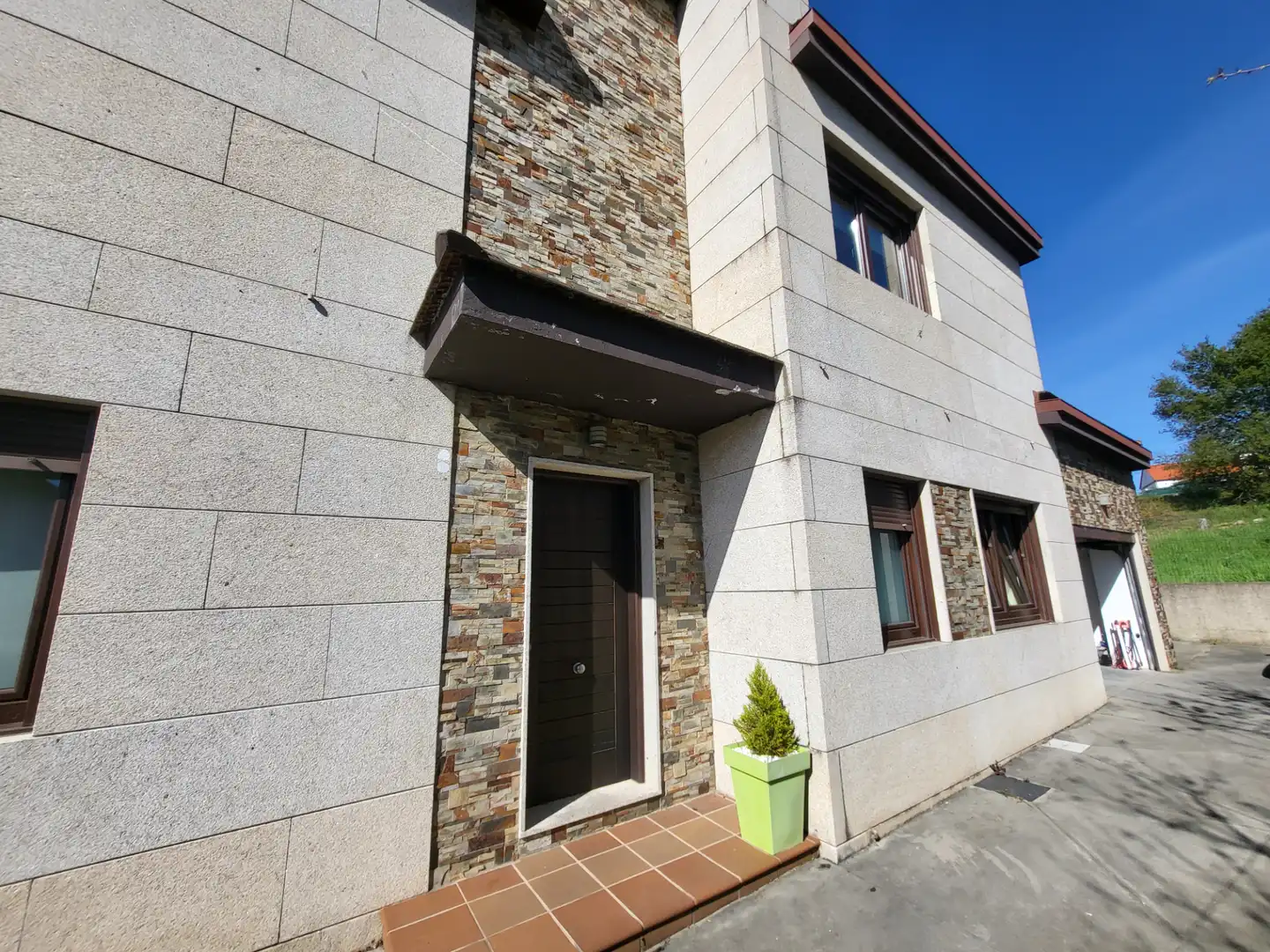 Vista exterior de Casa o chalet en venta en Vigo  con Calefacción, Jardín privado y Terraza