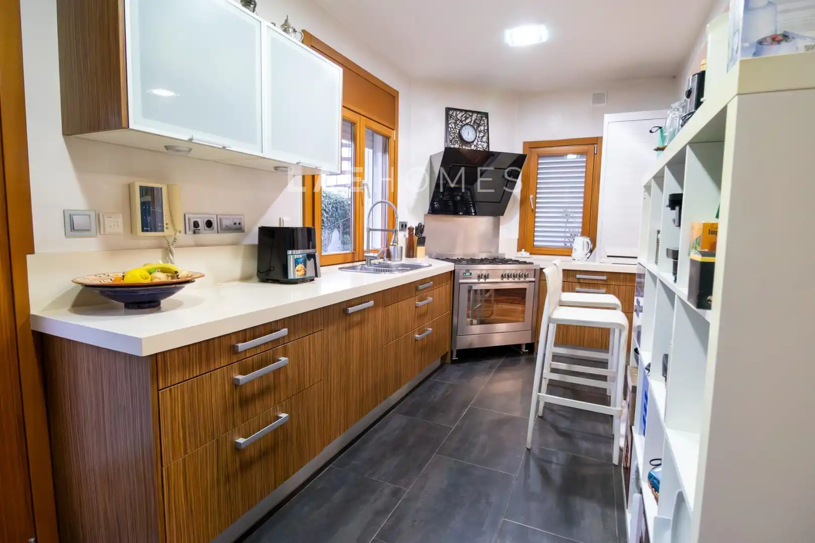 Cocina de Casa o chalet en venta en Mairena del Aljarafe con Aire acondicionado, Calefacción y Jardín privado