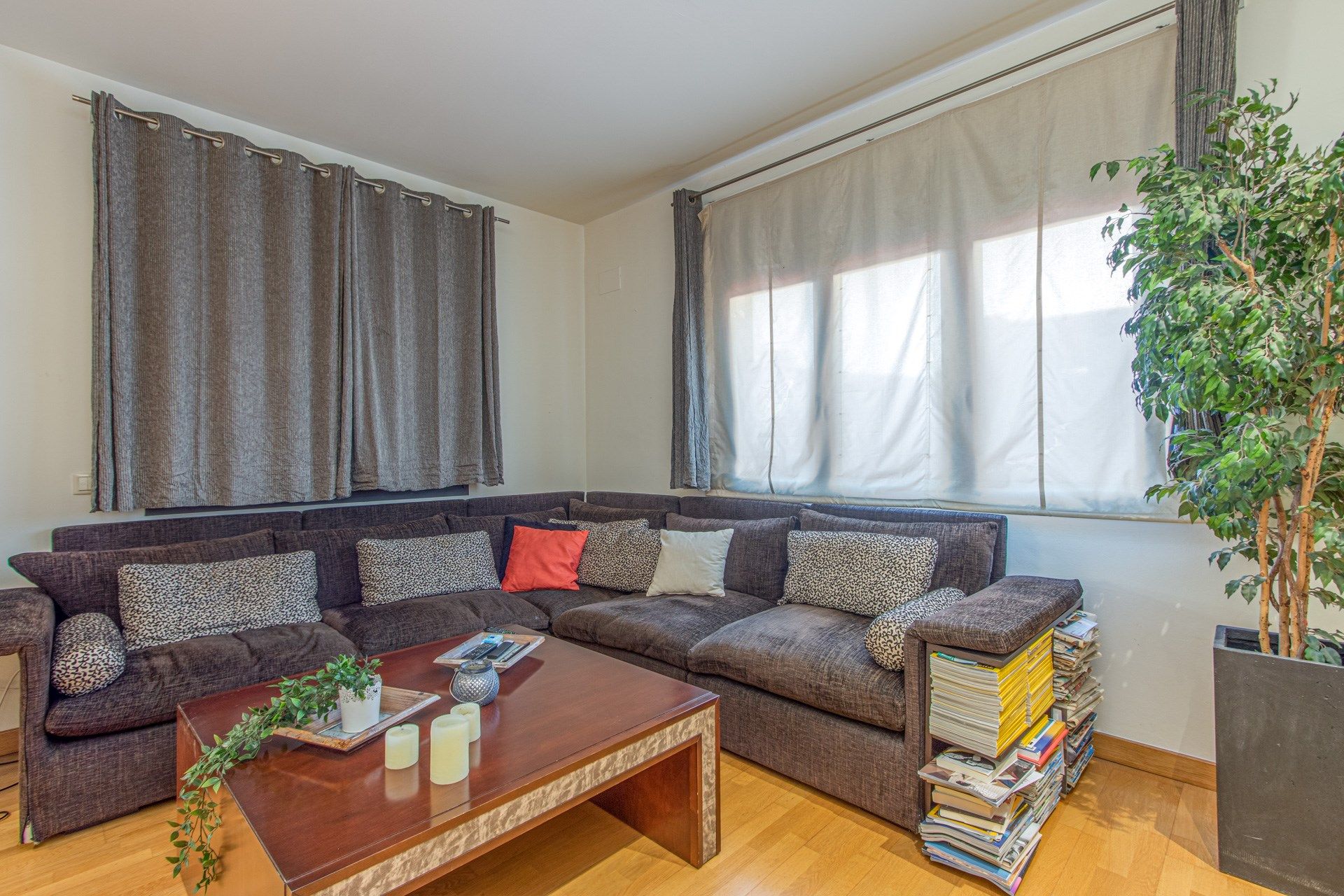Living room of Attic for sale in Figueres  with Heating, Terrace and Furnished