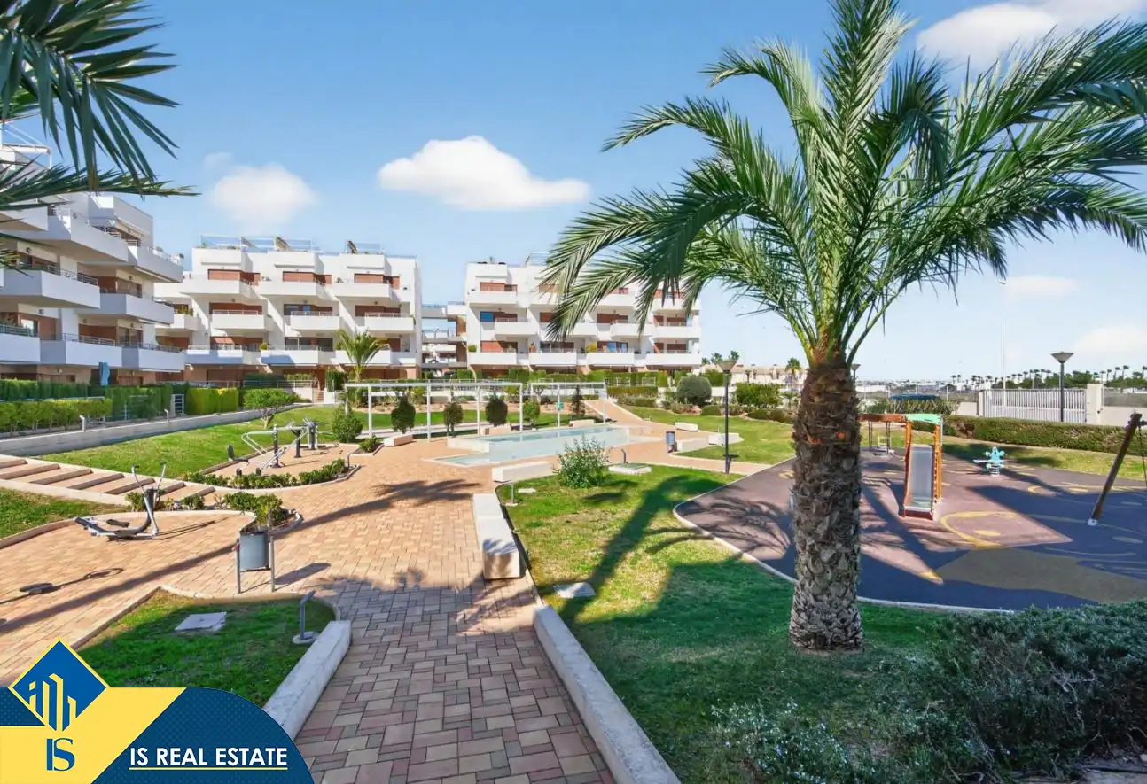 Vista exterior de Àtic en venda en Orihuela amb Aire condicionat, Calefacció i Terrassa