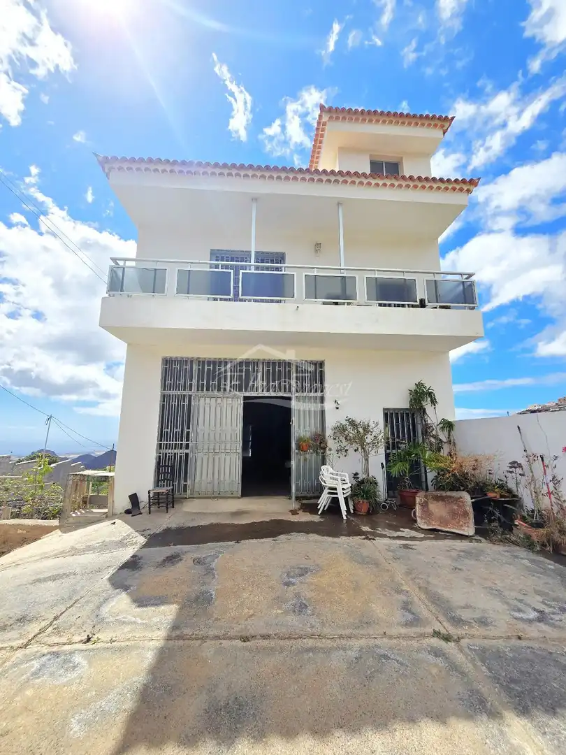 Vista exterior de Casa o xalet en venda en Arona amb Terrassa