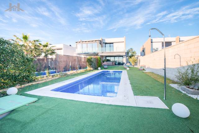 Casa-chalet en Venta en Calle de la Manga del Mar Menor, 1 en Urbanización el Mediterráneo