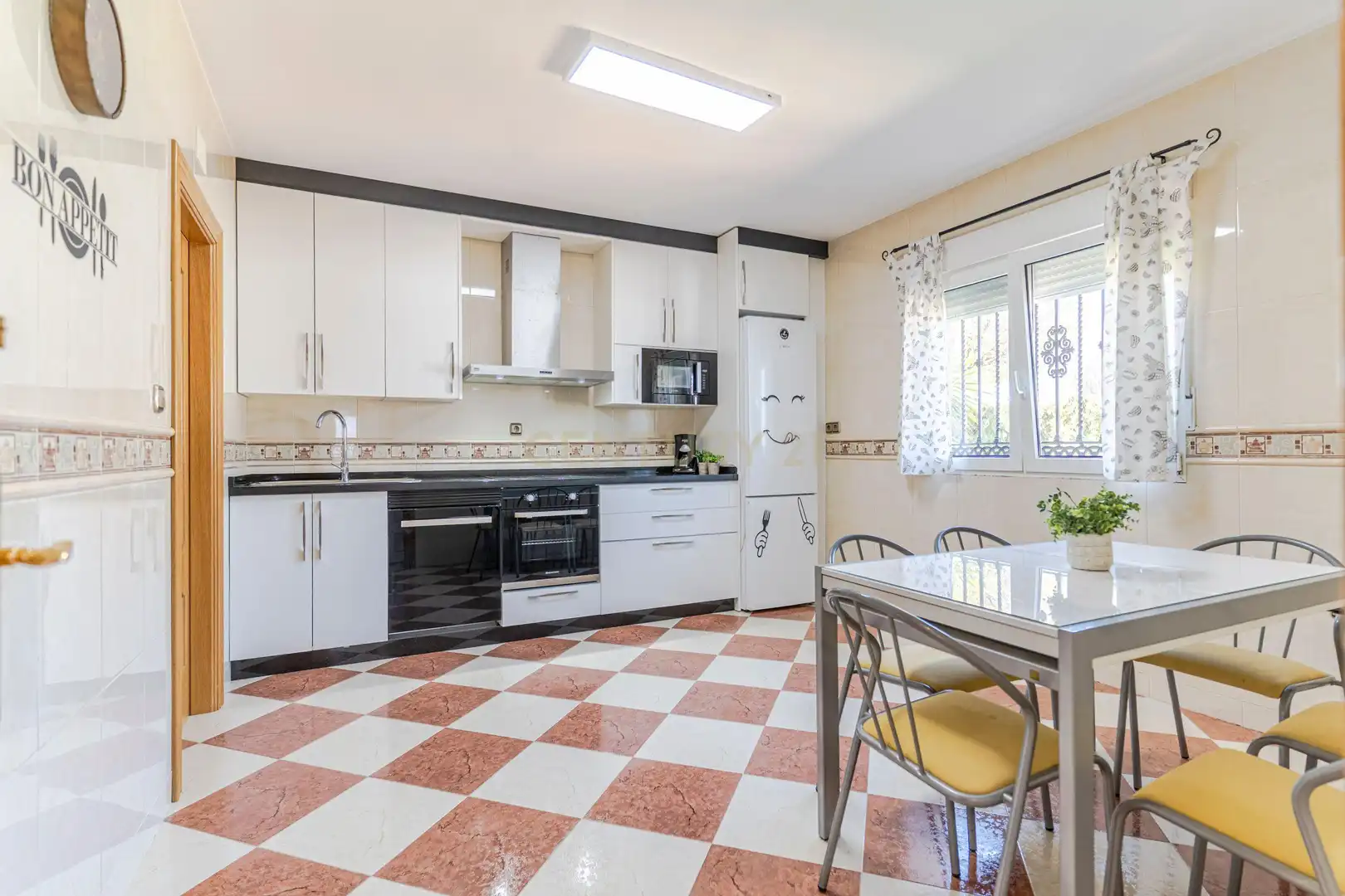 Cocina de Casa o chalet en venta en Las Gabias con Jardín privado, Trastero y Piscina