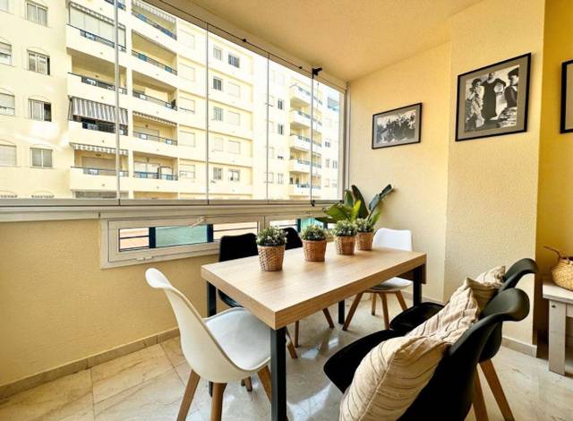 Piso en Venta en Calle Tales de Mileto en Playa Bajadilla - Puertos