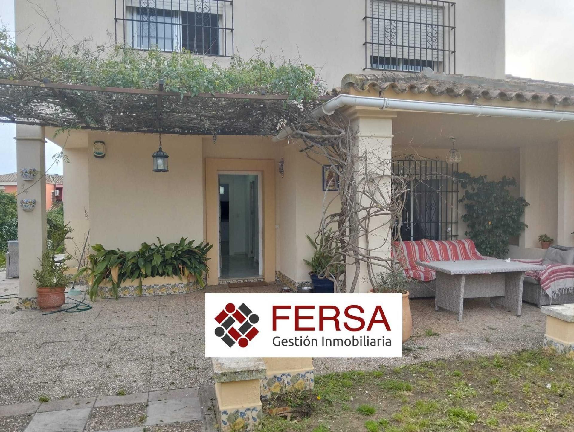 Exterior view of Single-family semi-detached for sale in El Puerto de Santa María  with Air Conditioner, Heating and Private garden
