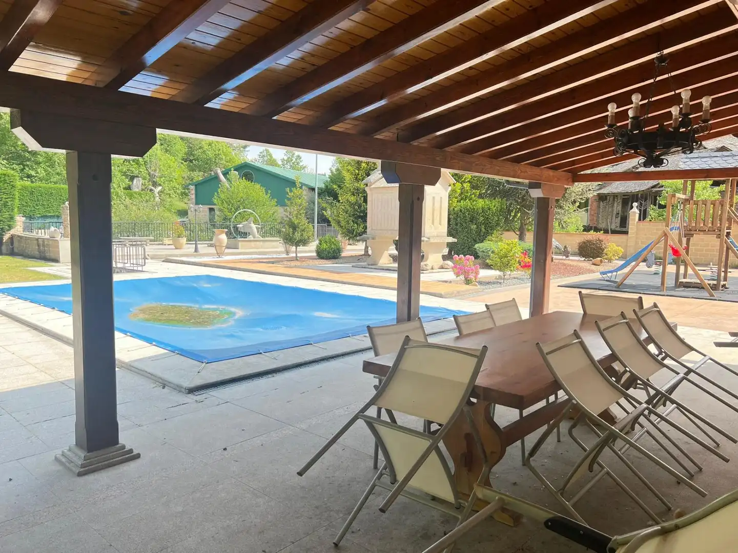 Piscina de Casa o xalet en venda en Ponferrada amb Jardí privat i Moblat