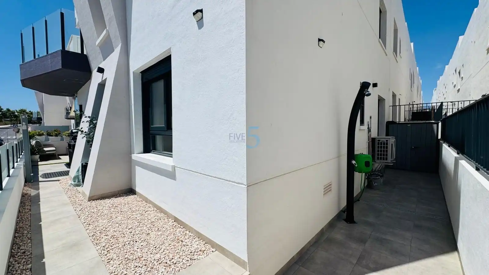Außenansicht von Wohnung zum Verkauf in Santa Pola mit Klimaanlage, Terrasse und Schwimmbad