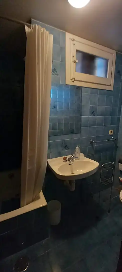Bathroom of Flat for rent in  Pamplona / Iruña  with Heating, Parquet flooring and Terrace