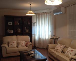 Sala d'estar de Casa o xalet en venda en  Albacete Capital amb Calefacció, Jardí privat i Terrassa