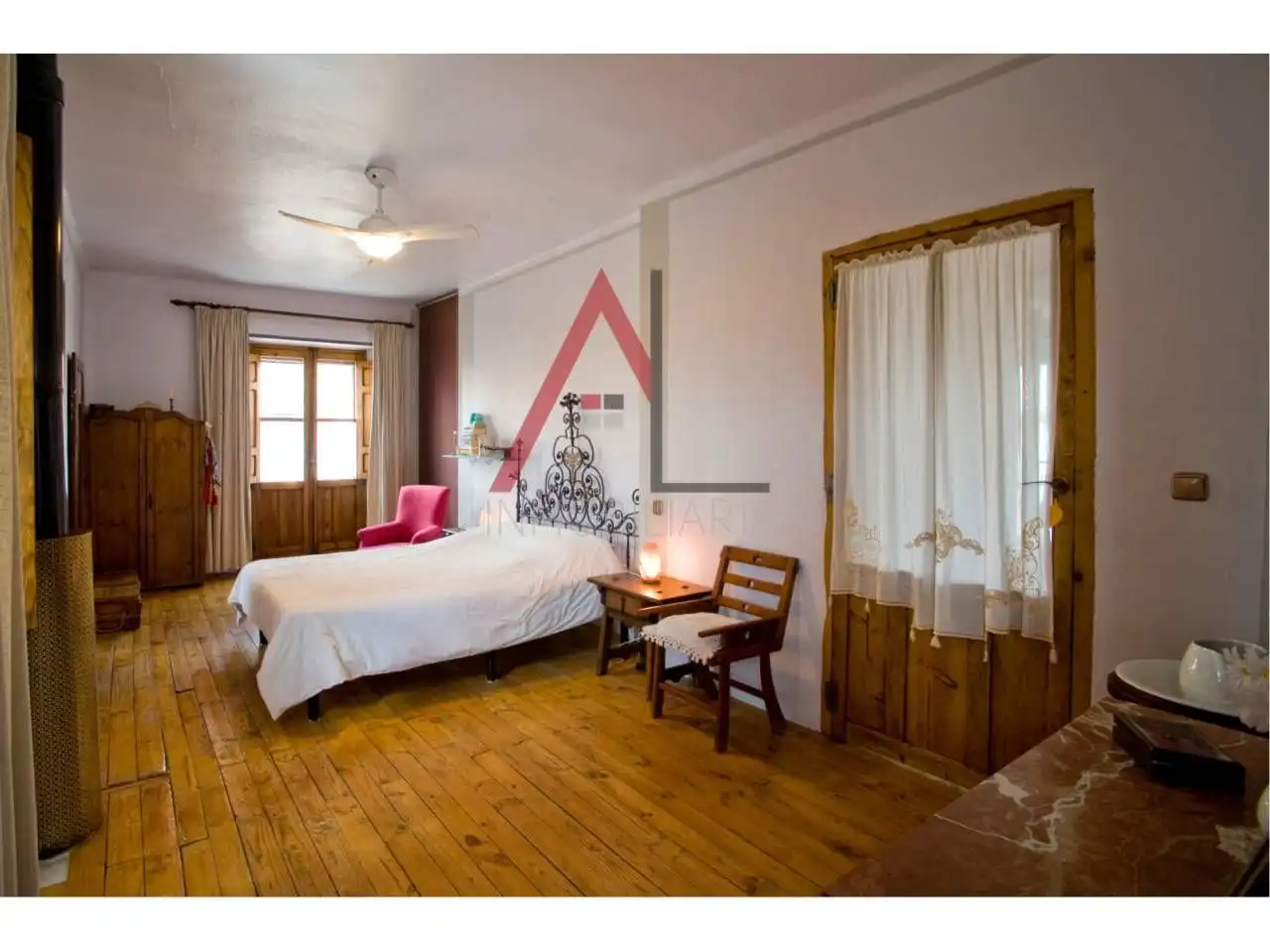 Dormitori de Casa o xalet en venda en Santiuste de San Juan Bautista amb Jardí privat, Terrassa i Moblat