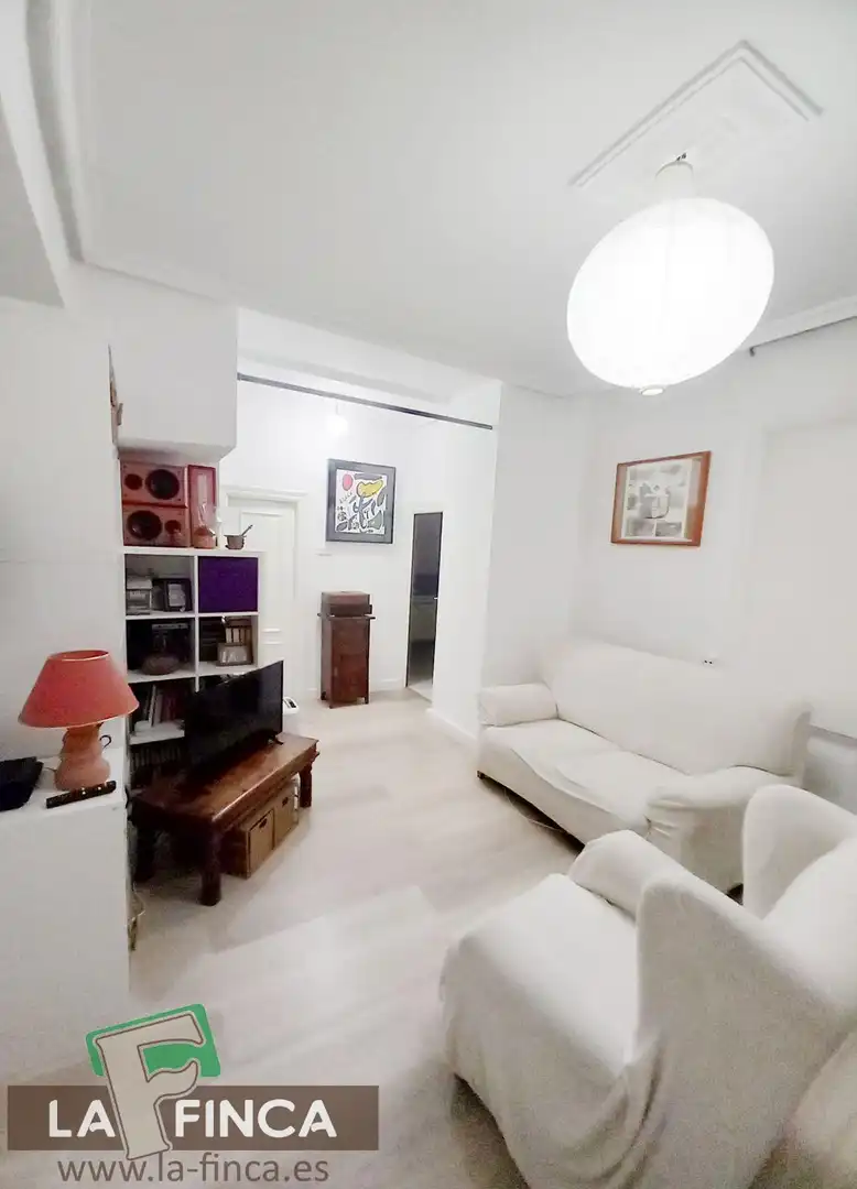 Living room of Flat for sale in Oviedo   with Storage room and Furnished
