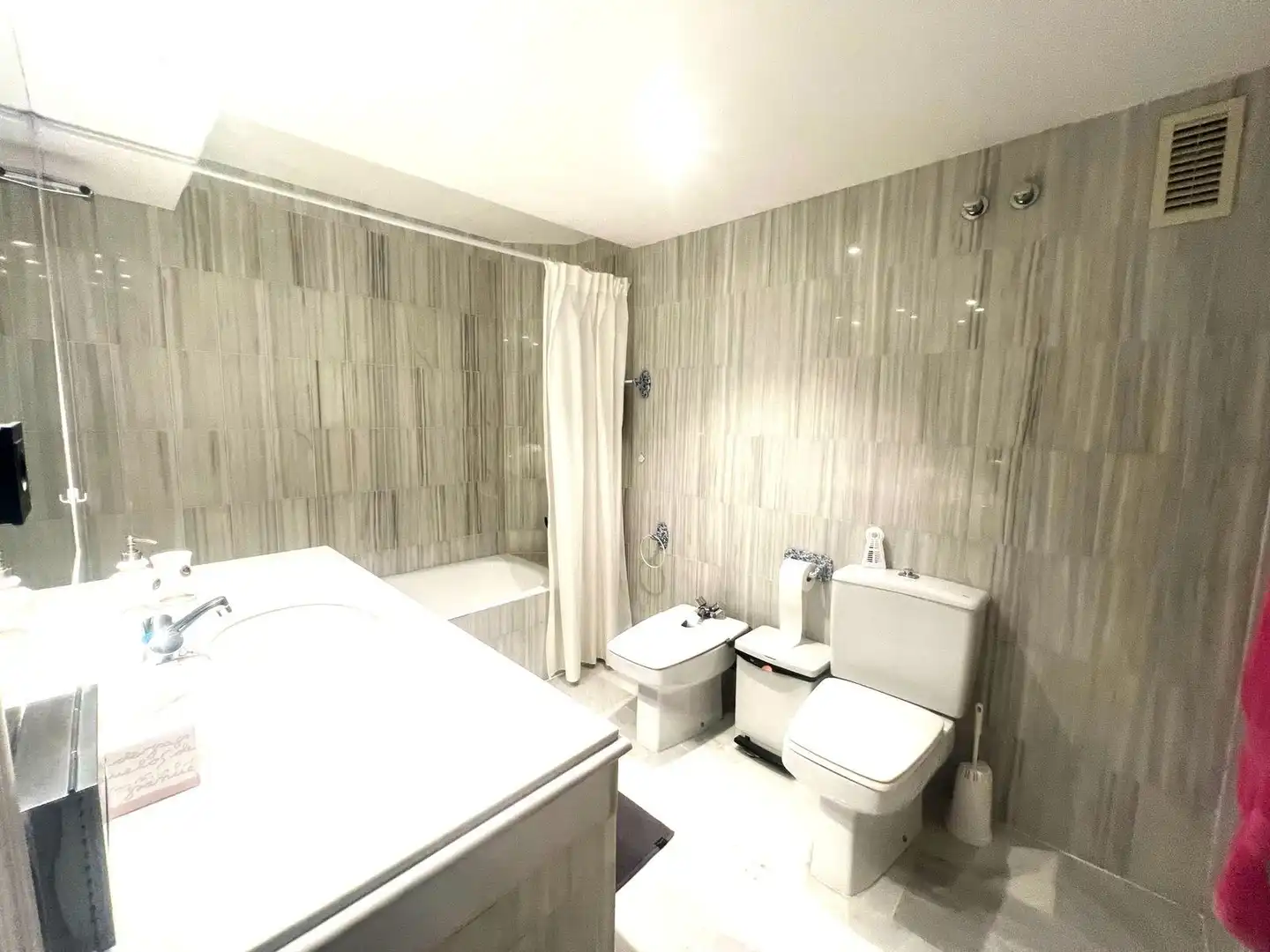 Badezimmer von Maisonette zum Verkauf in Estepona mit Klimaanlage, Terrasse und Abstellraum