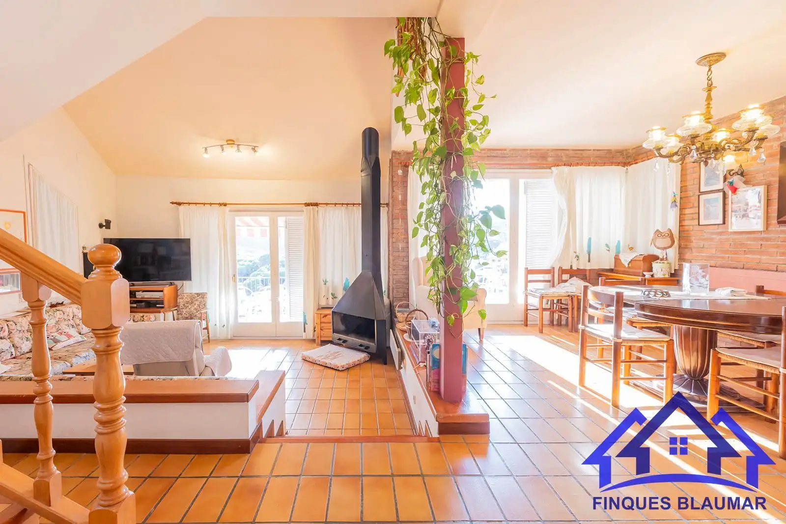 Sala d'estar de Casa o xalet en venda en Sant Iscle de Vallalta amb Calefacció, Jardí privat i Terrassa