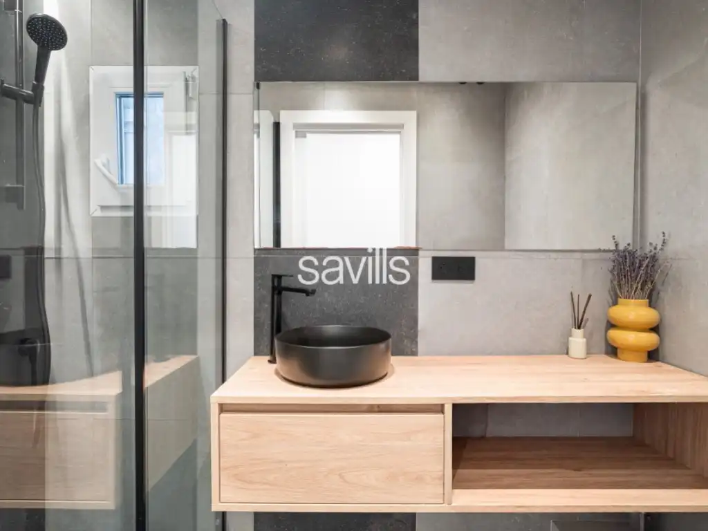 Bany de Apartament en venda en Barcelona amb Aire condicionat, Terrassa i Forn