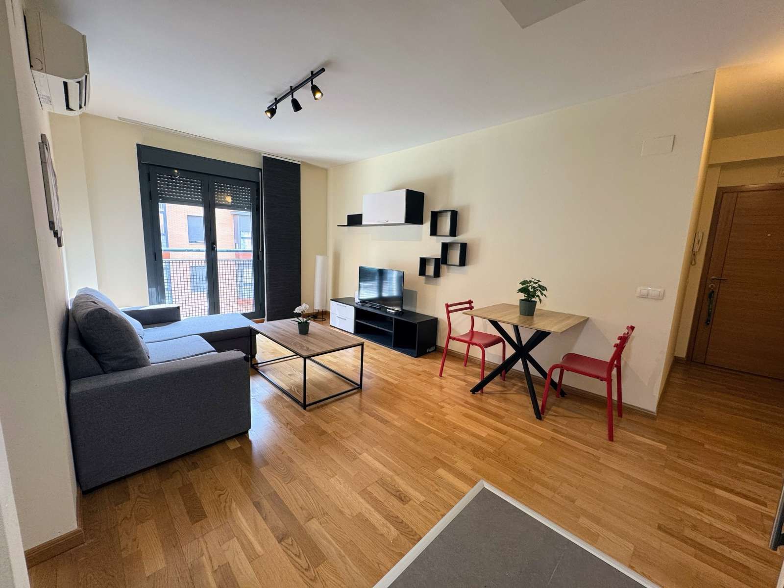 Sala de estar de Estudio para compartir en  Madrid Capital con Aire acondicionado y Terraza