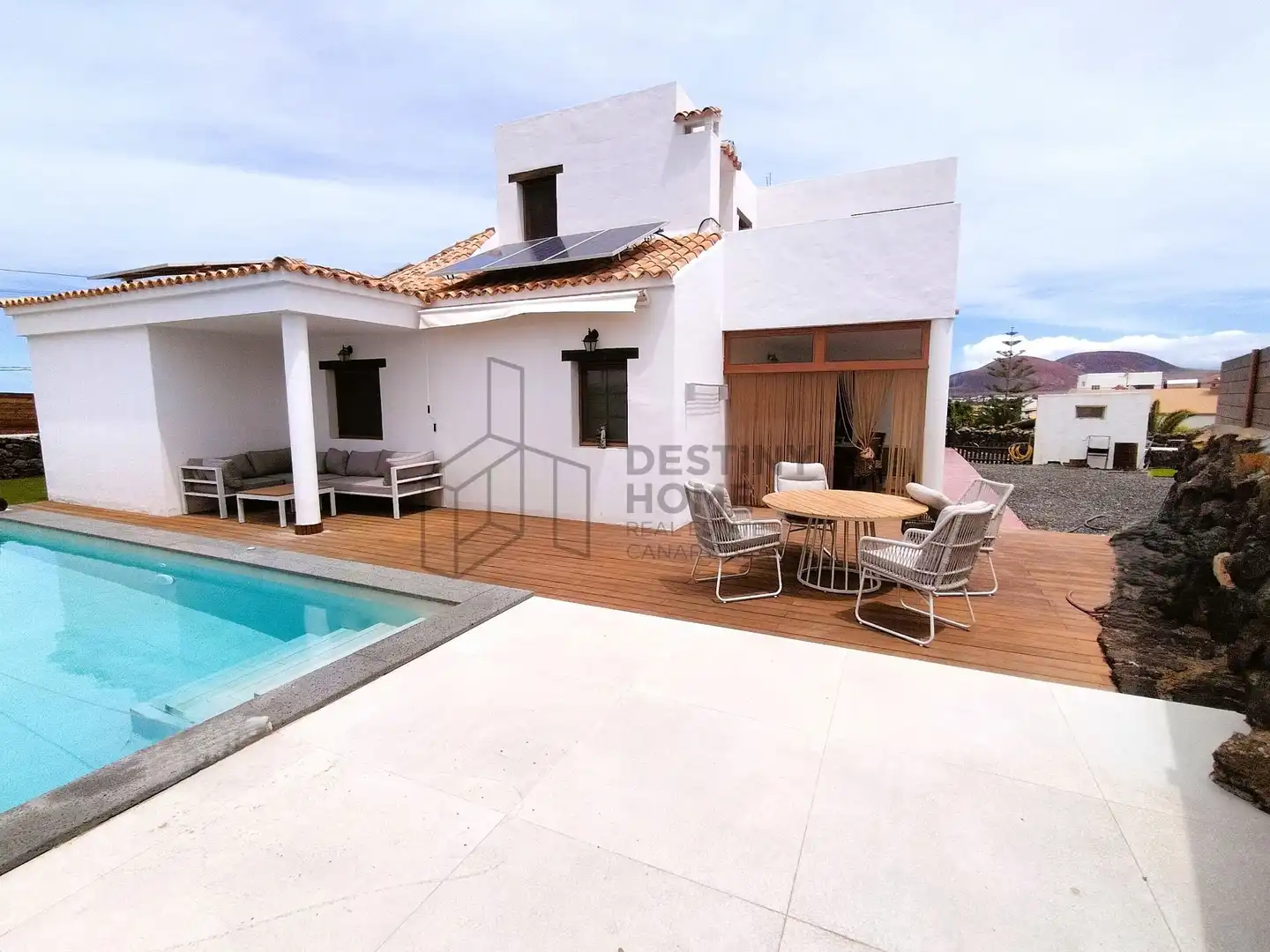 Terrassa de Casa o xalet en venda en La Oliva amb Jardí privat, Traster i Piscina