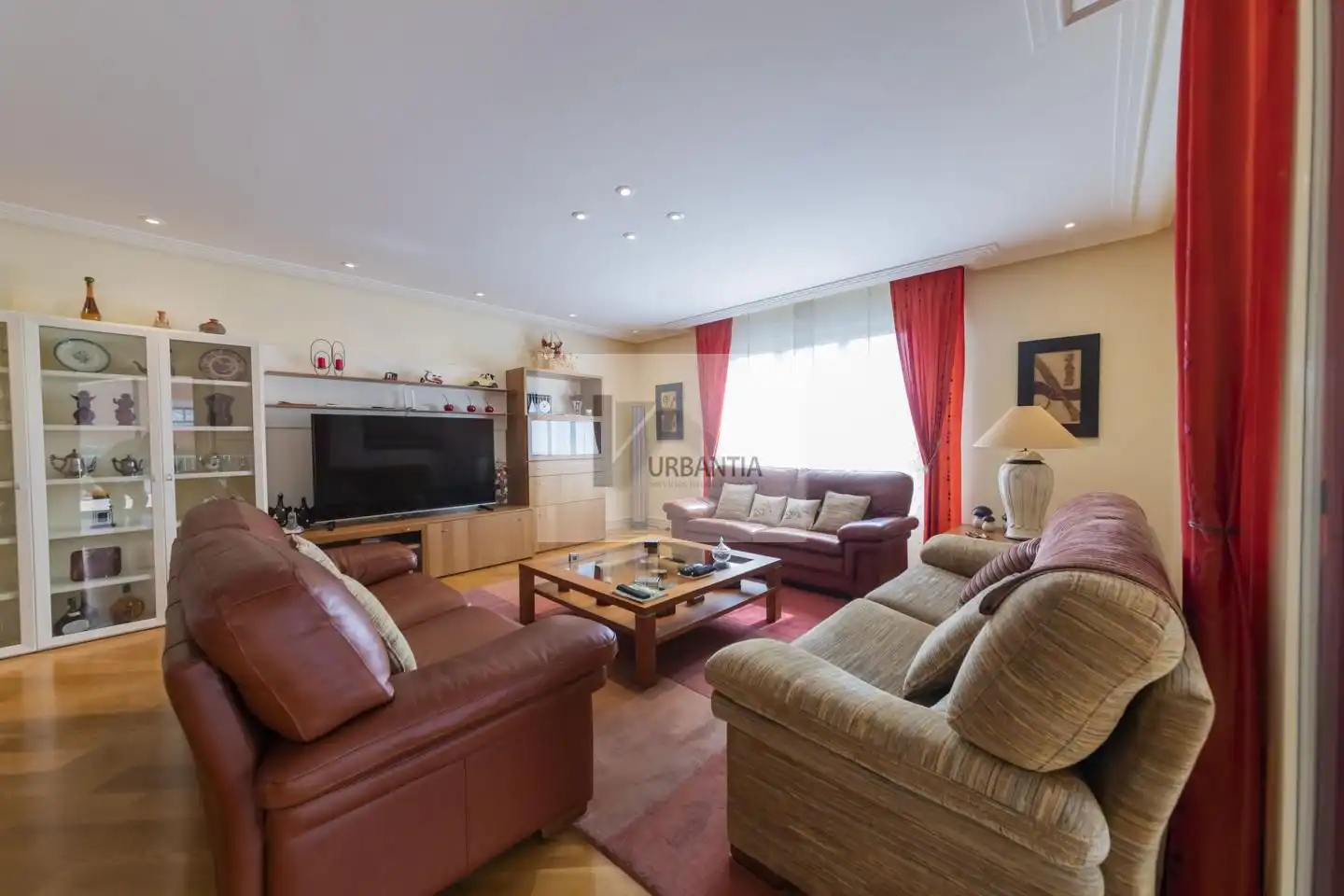 Sala de estar de Casa o chalet en venta en Cizur con Calefacción, Jardín privado y Parquet