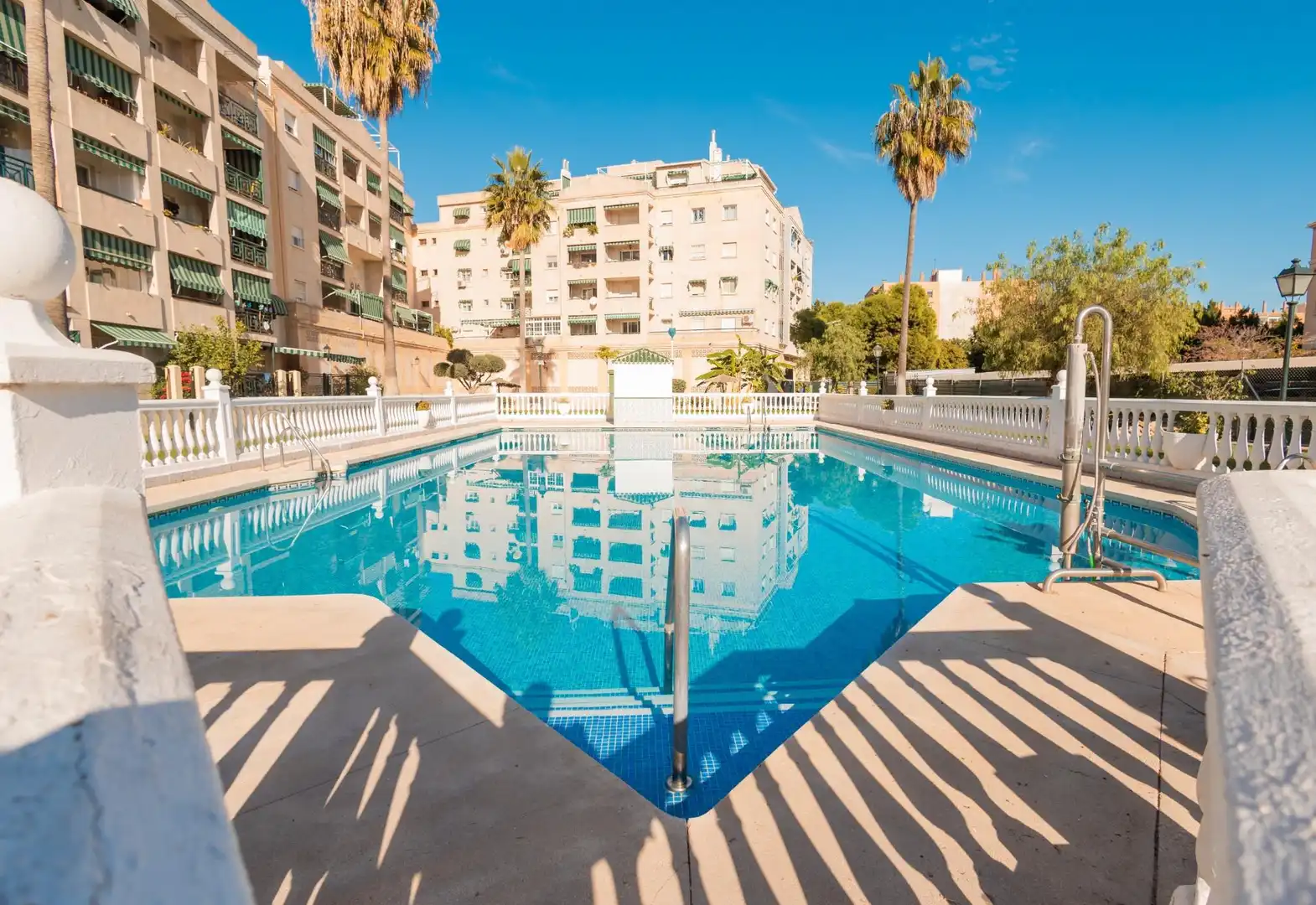 Penthouse with pool for sale in Avenida moliere 12