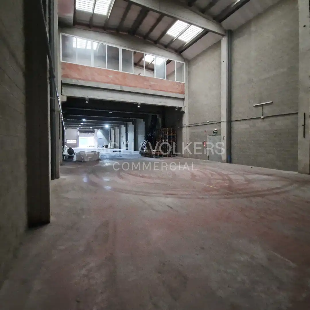Nave industrial en venta en Sant Feliu de Llobregat