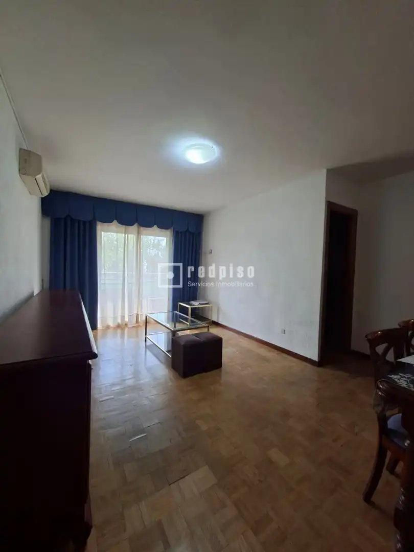Living room of Flat for sale in Madrid  with Air Conditioner, Heating and Parquet flooring
