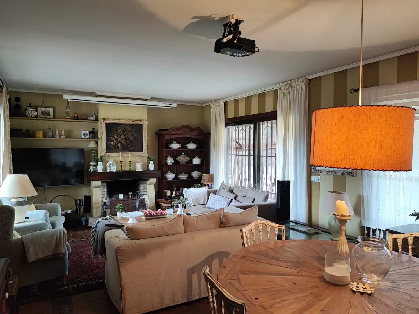 Sala d'estar de Casa o xalet en venda en Nigrán amb Jardí privat, Terrassa i Moblat