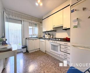 Cuina de Planta baixa en venda en Castellar del Vallès amb Calefacció, Terrassa i Internet