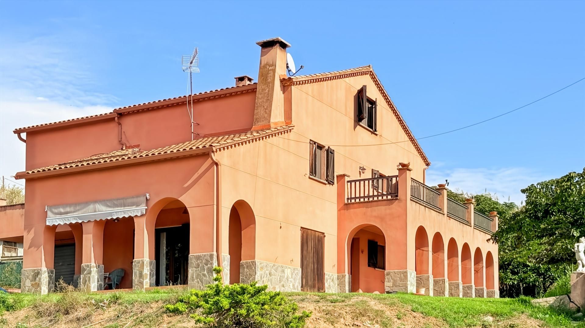Vista exterior de Finca rústica en venda en Lliçà de Vall amb Calefacció, Terrassa i Piscina