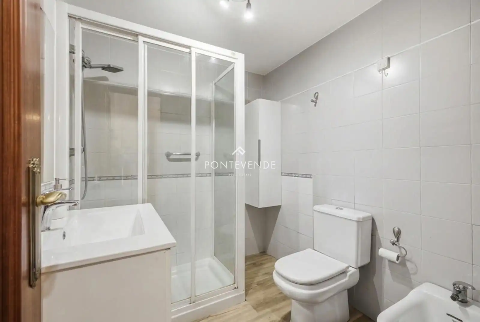 Baño de Piso en venta en Pontevedra Capital  con Calefacción, Trastero y Amueblado