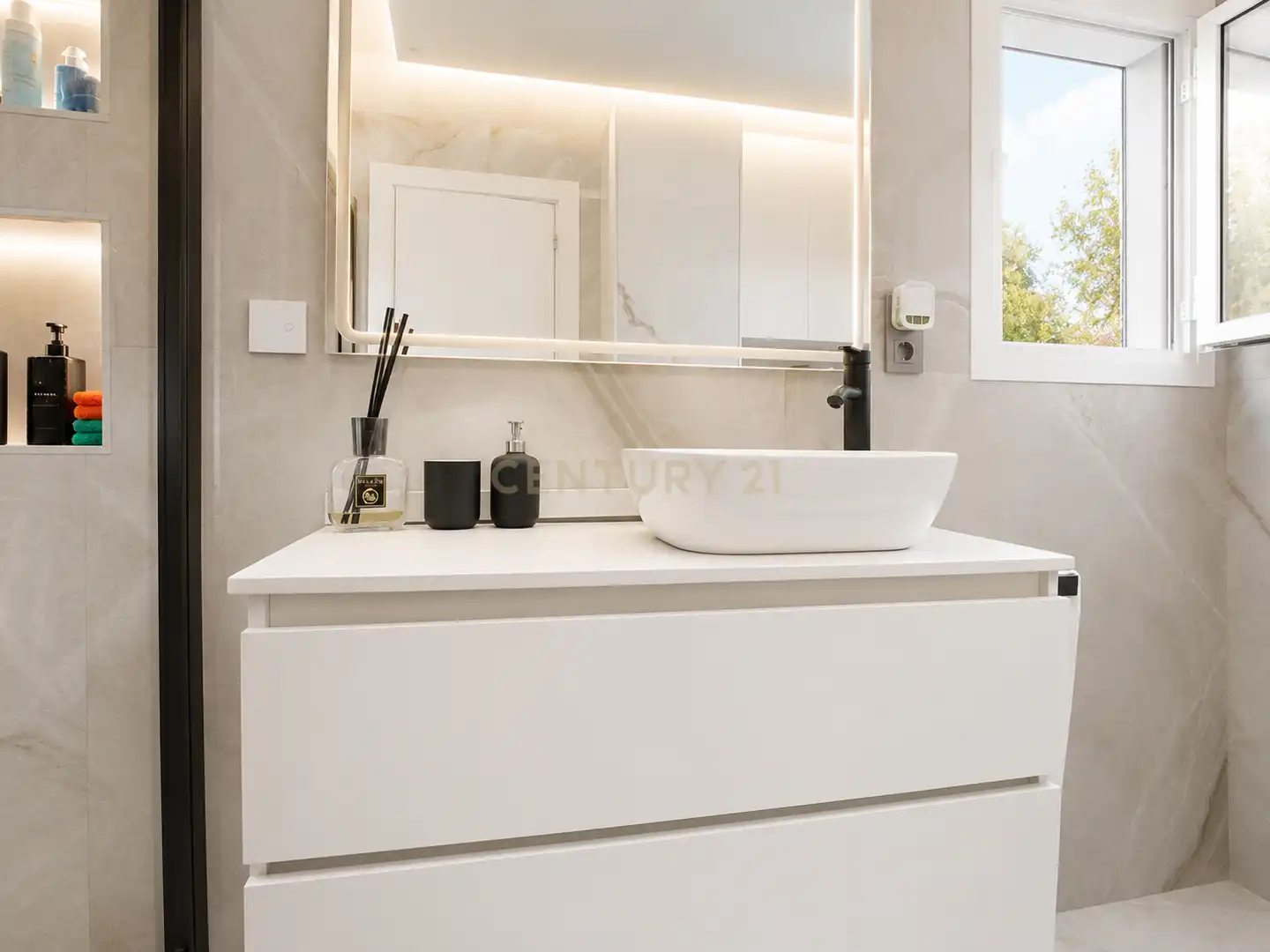 Apartamento con piscina en venta en Avenida las Palmeras, Benalmádena, Spain, imagen 24