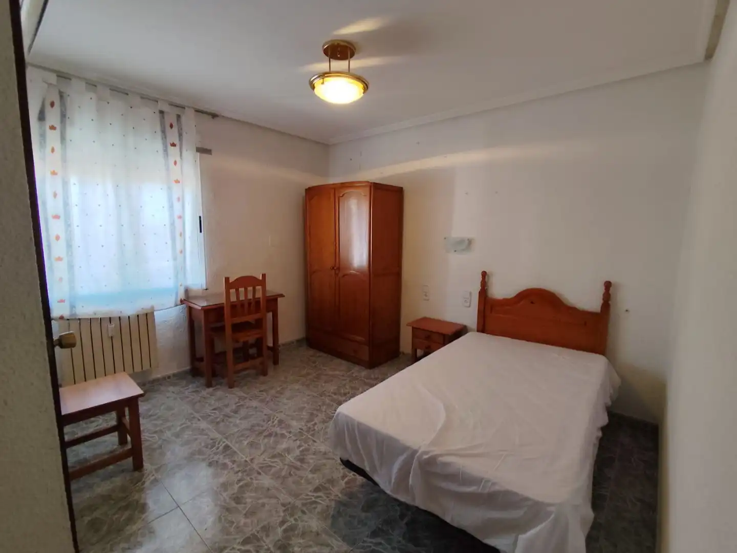Schlafzimmer von Wohnung zur Miete in  Zaragoza Capital mit Balkon