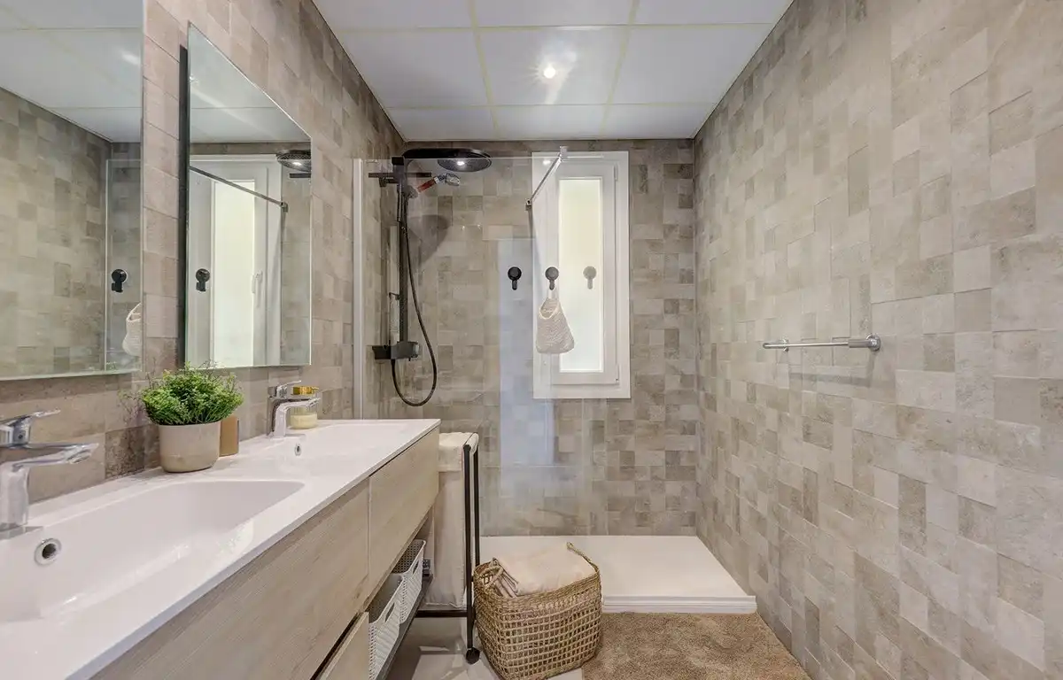 Baño de Planta baja en venta en Benalmádena con Aire acondicionado, Calefacción y Jardín privado