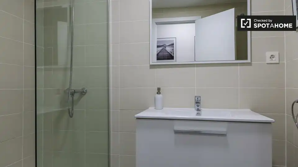Baño de Piso de alquiler en Valencia con Aire acondicionado, Calefacción y Amueblado