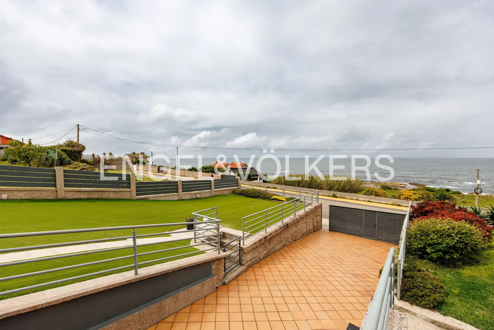 Terrassa de Casa o xalet en venda en Oia amb Calefacció, Jardí privat i Parquet