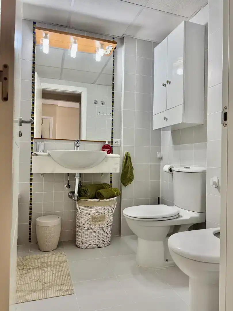 Badezimmer von Wohnung zur Miete in Calpe / Calp mit Klimaanlage, Privatgarten und Abstellraum