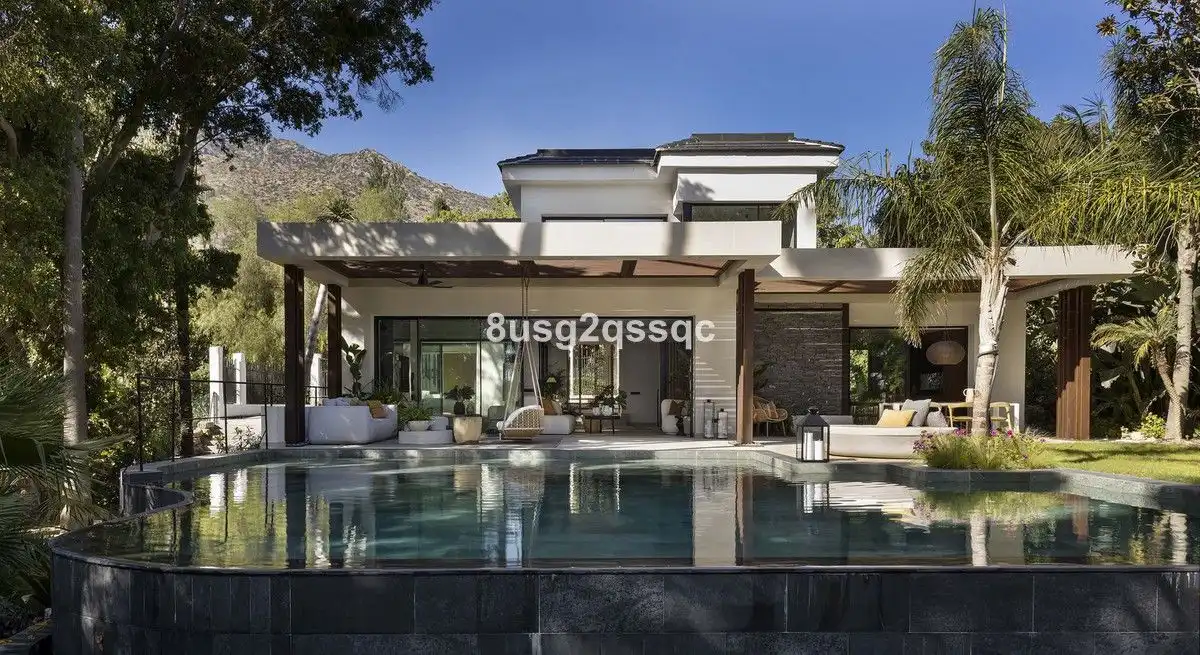 Vista exterior de Casa o chalet en venta en Marbella con Piscina comunitaria
