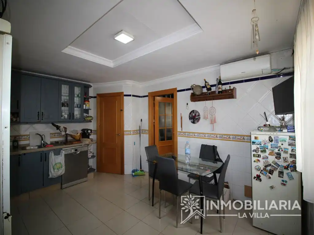 Cuina de Casa o xalet en venda en Alhaurín de la Torre amb Aire condicionat, Moblat i Rentadora