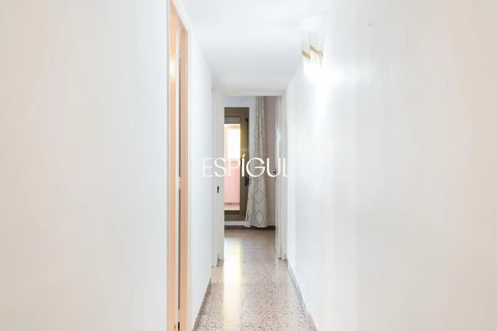Dachboden zum Verkauf in Barcelona mit Klimaanlage, Heizung und Terrasse
