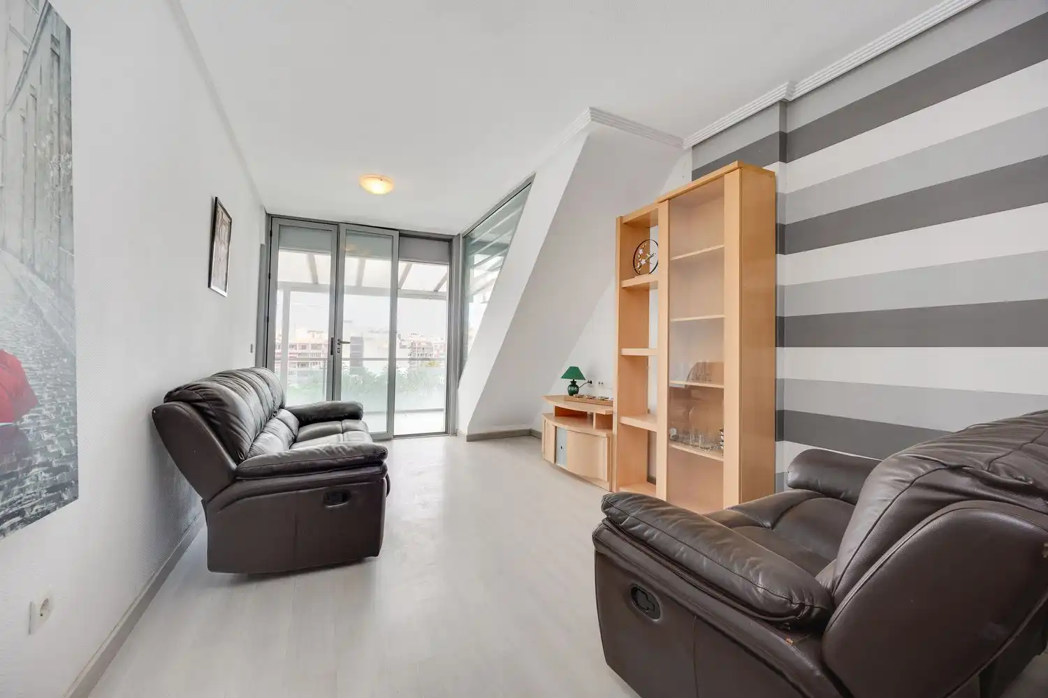 Sala de estar de Ático en venta en Torrevieja con Aire acondicionado, Terraza y Amueblado