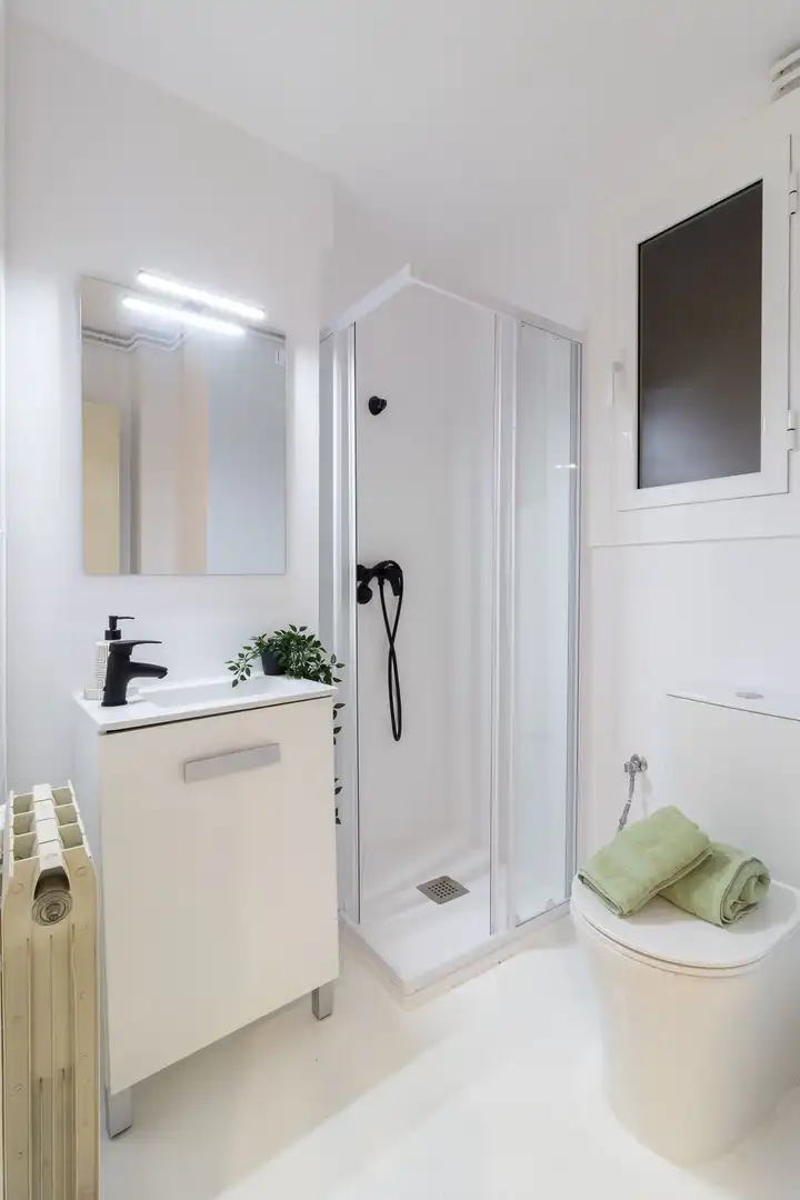 Baño de Piso en venta en Barcelona con Calefacción, Terraza y Balcón