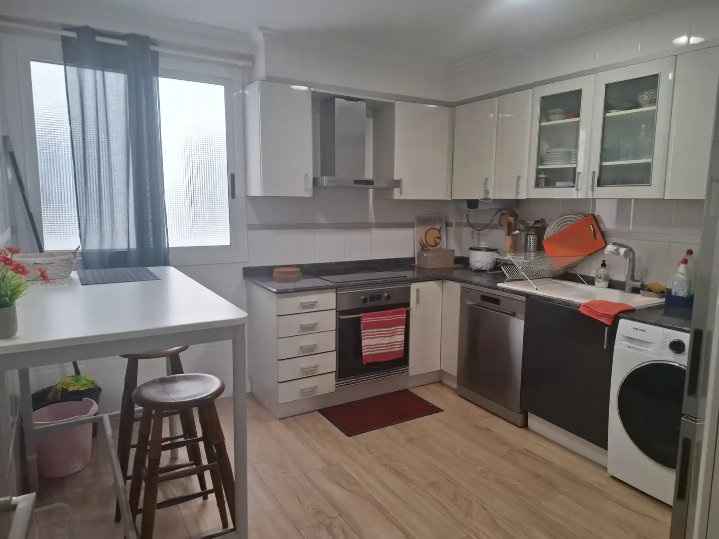 Cuina de Apartament de lloguer en Valencia amb Aire condicionat, Calefacció i Moblat