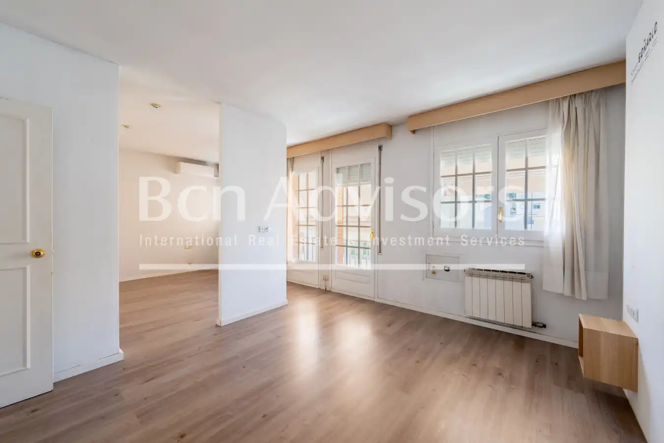 Sala de estar de Casa adosada en venta en Sant Just Desvern con Aire acondicionado, Calefacción y Parquet