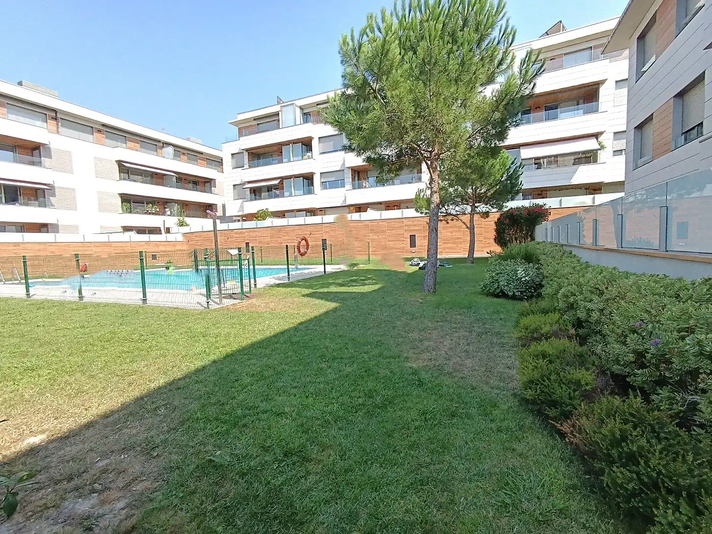 Piscina de Planta baja en venta en Sopela con Calefacción, Terraza y Amueblado